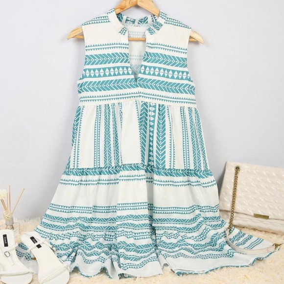 Chic Sleeveless Patterned Mini Shift Sundress, Medium - Picture 3 of 9